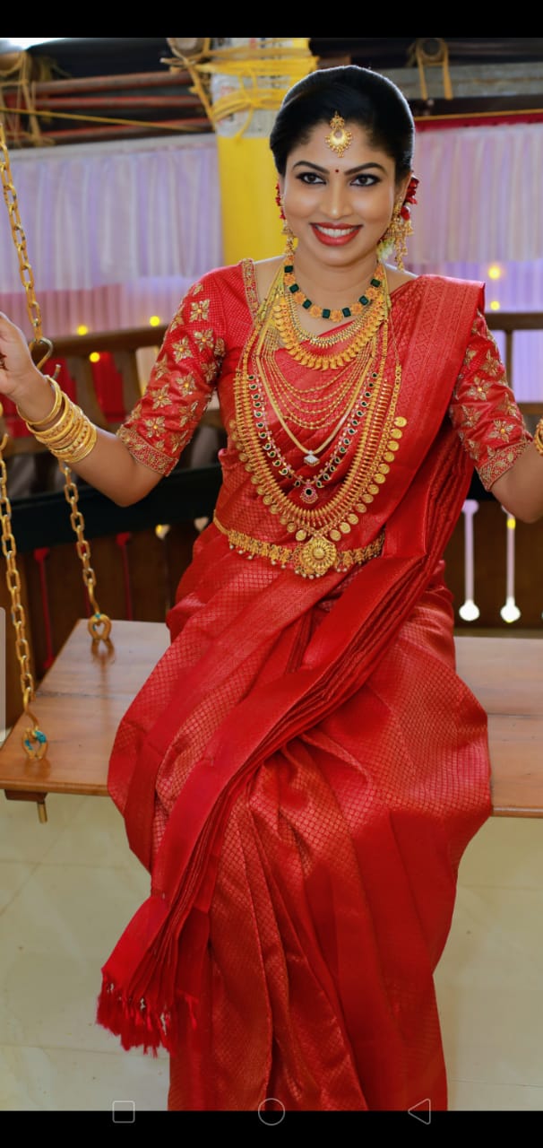 HOURI BEAUTY CENTER THALASSERY